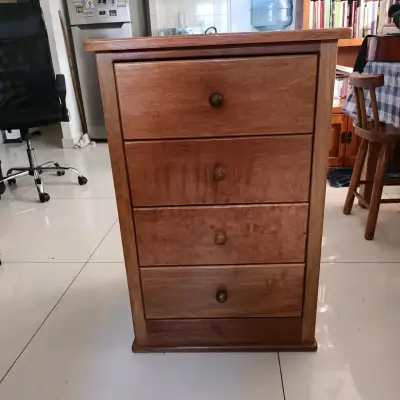 Cómoda de Madera con Cuatro Cajones - miniatura 2