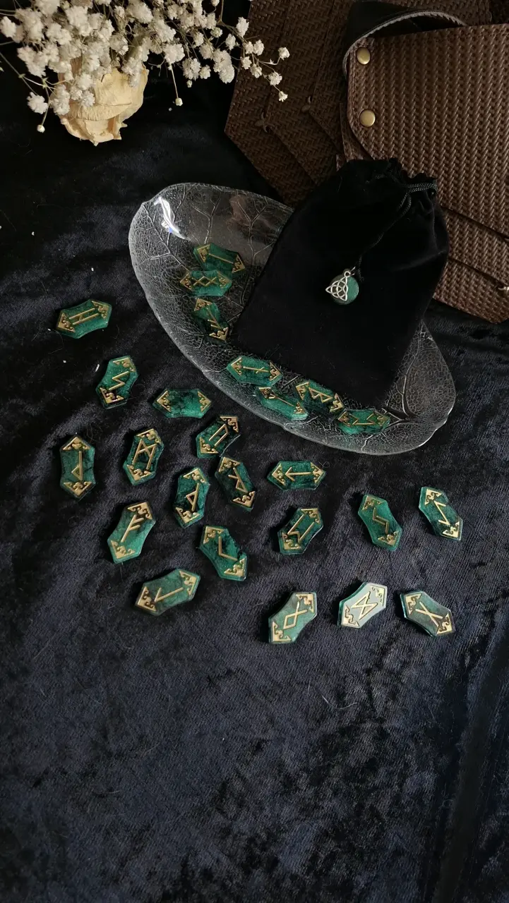 Set de runas vikingas con saquito de terciopelo - 1