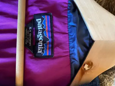 Chaqueta acolchada azul Patagonia para mujer - miniatura 3
