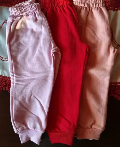 Conjunto de pantalones de algodón para bebé en colores pastel - miniatura 1