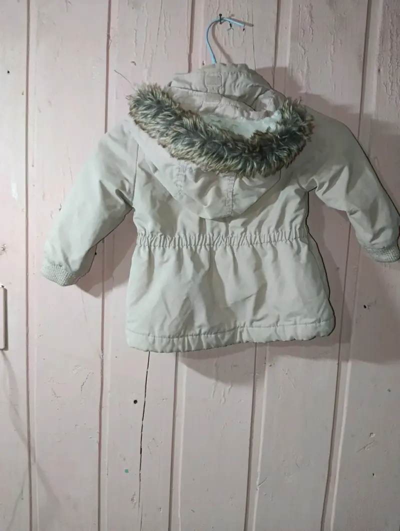 Abrigo de invierno para niña con capucha y forro de piel - 1