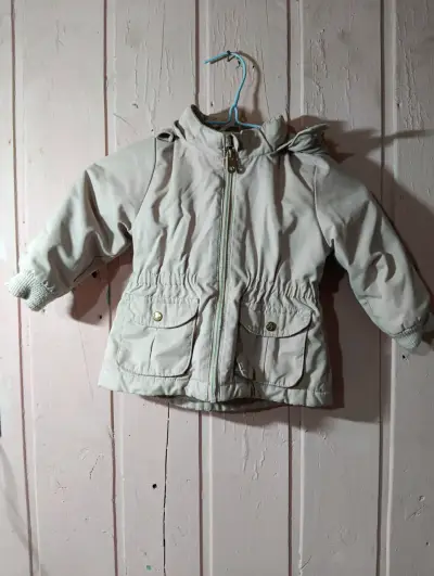 Abrigo de invierno para niña con capucha y forro de piel - miniatura 2