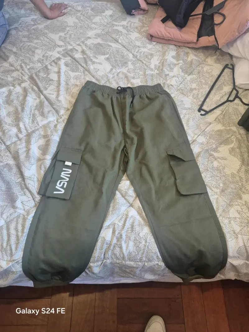 Conjunto de buzo verde con chaqueta y pantalón - 1