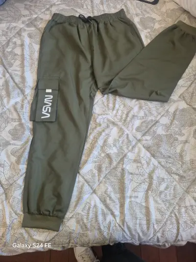 Conjunto de buzo verde con chaqueta y pantalón - miniatura 3