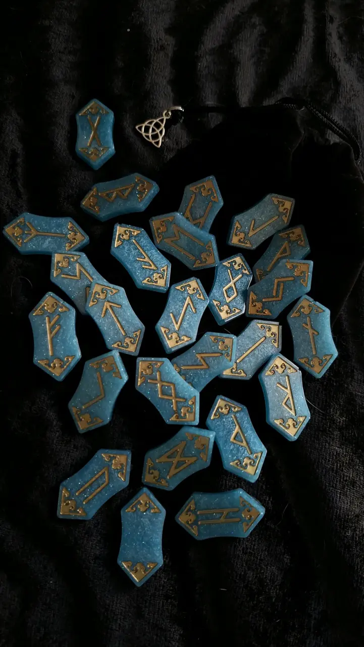 Juego de runas aguamarina con detalles dorados - 4
