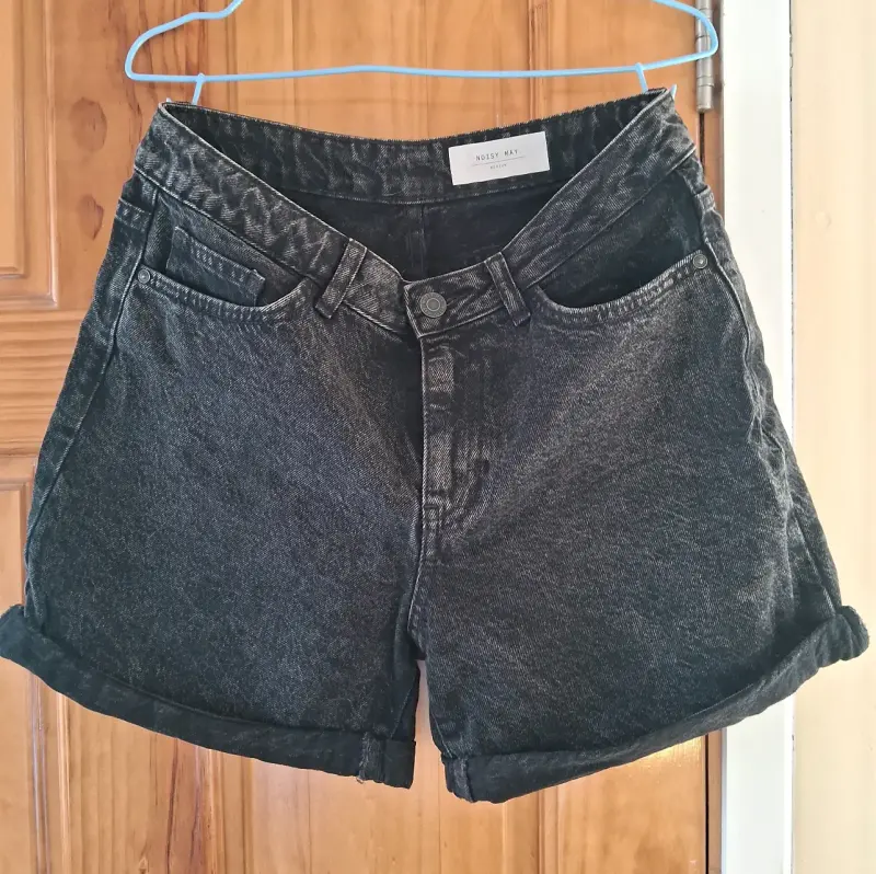 Shorts de mezclilla negros Noisy May. Talla M - 1