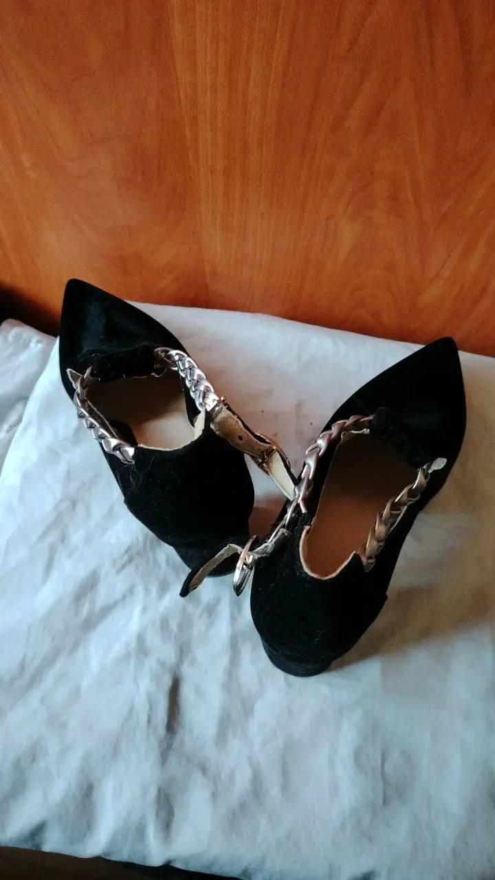 Zapatos de tacón negro con cadena metálica - 6