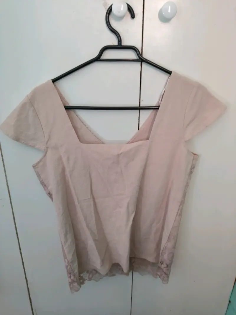 Blusa beige con encaje - 2