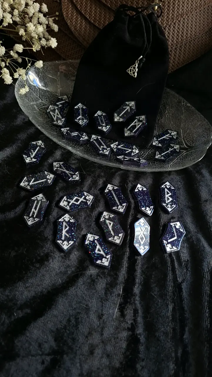 Juego de runas de resina con bolsa de terciopelo - 2