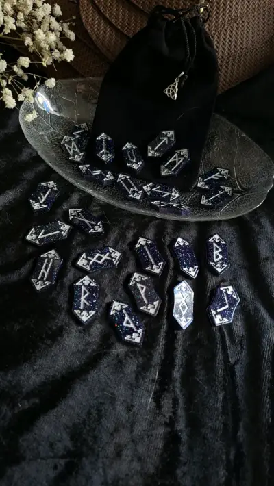 Juego de runas de resina con bolsa de terciopelo - miniatura 2
