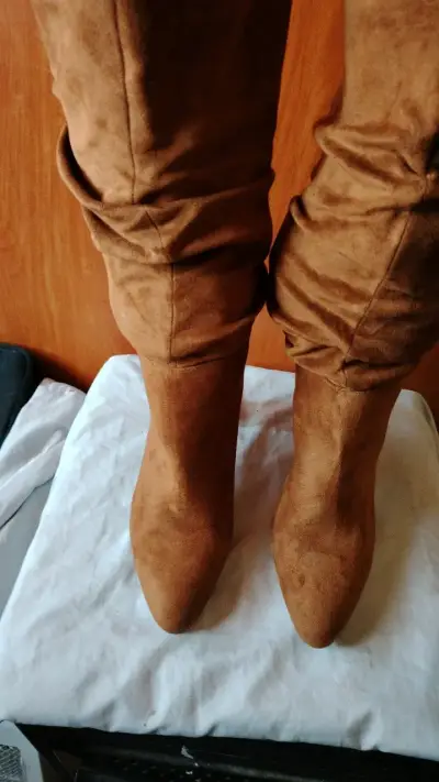 Botas altas de gamuza marrón para mujer - miniatura 1