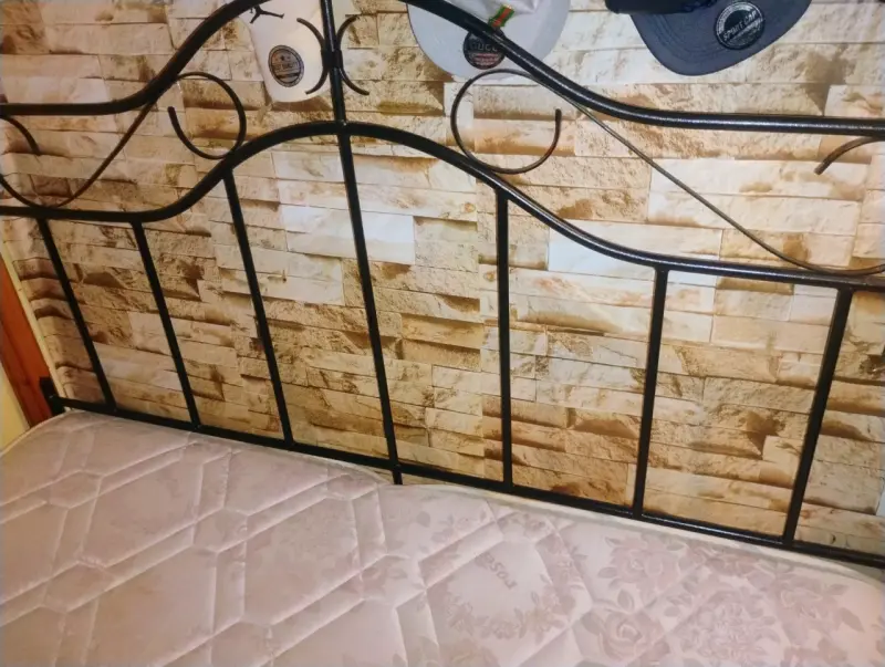 Cama de metal con colchón y somier - 3