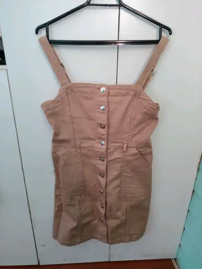 Vestido casual beige con tirantes ajustables - miniatura 1
