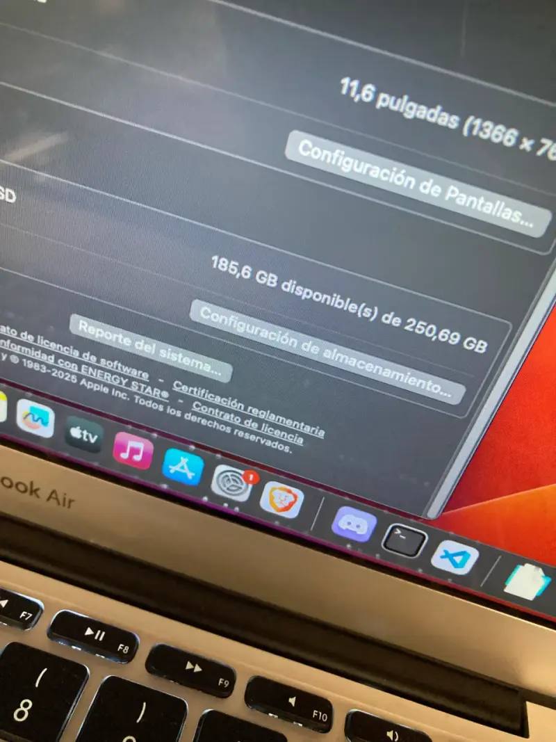 MacBook Air 11 inch 2015 con 250GB SSD y 4GB RAM - 3