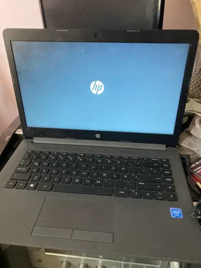 Notebook HP 240 G7  Intel Celeron N4020 4GB RAM - miniatura 1