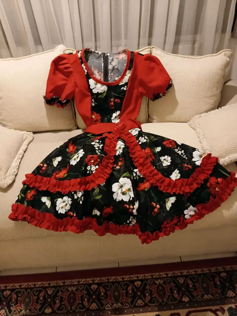 Vestido de baile folclórico rojo y negro con flores - 1