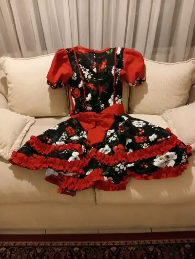 Vestido de baile folclórico rojo y negro con flores - miniatura 2