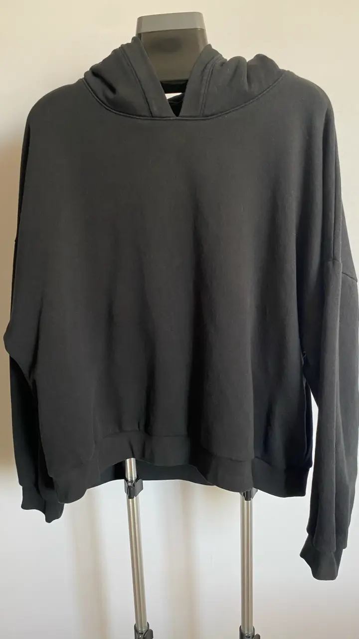 Polerón negro con capucha GAP talla M (Mujer) - 1