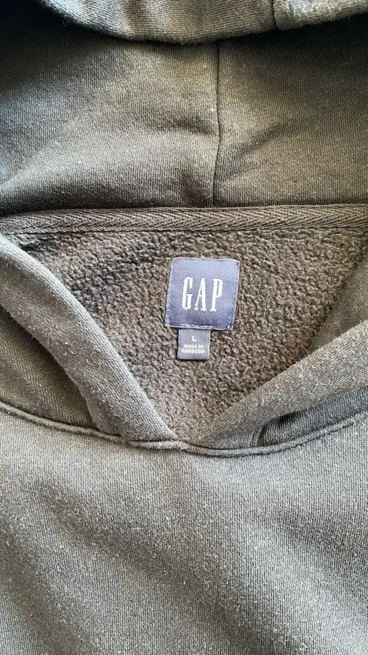 Polerón negro con capucha GAP talla M (Mujer) - 3