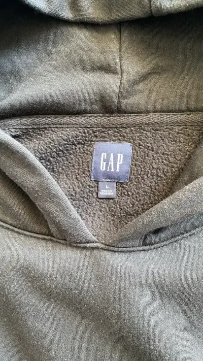 Polerón negro con capucha GAP talla M (Mujer) - miniatura 3