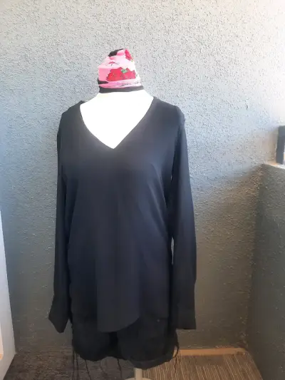 Lote de blusas y tops para mujer en varios estilos - miniatura 2