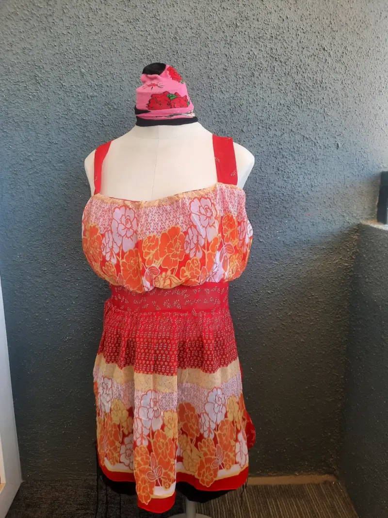 Lote de blusas y tops para mujer en varios estilos - 4