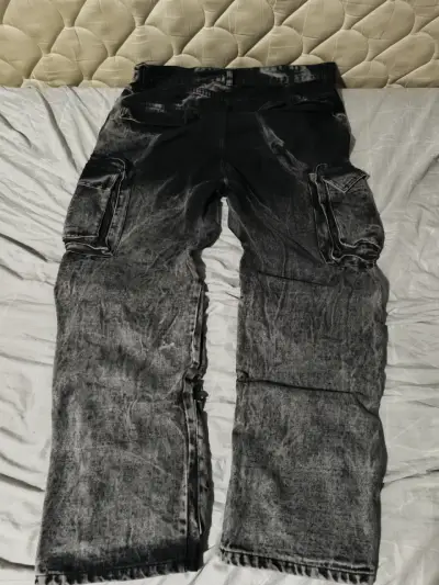 Pantalones cargo negros desgastados para hombre - miniatura 2