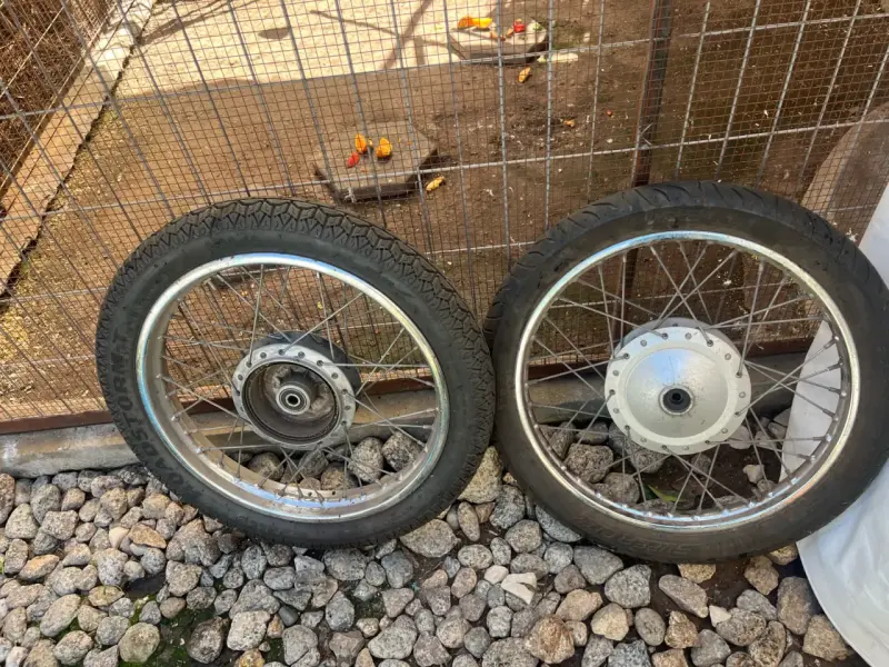 Ruedas de con llantas honda cgl