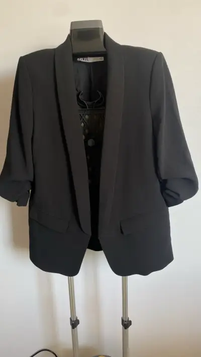 Blazer negro elegante Zara para mujer - miniatura 1