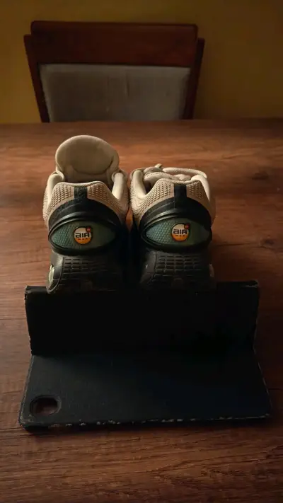 Zapatillas deportivas Nike Air Max beige y negro - miniatura 3