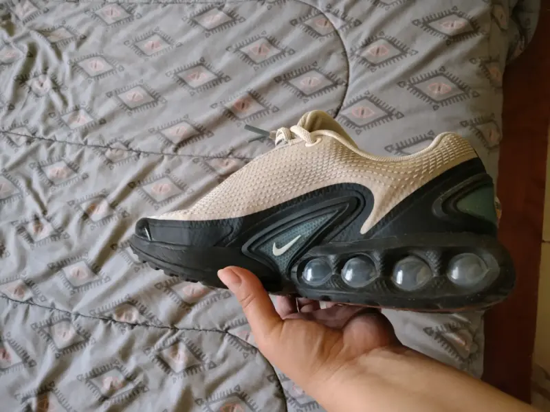 Zapatillas deportivas Nike Air Max beige y negro - 5
