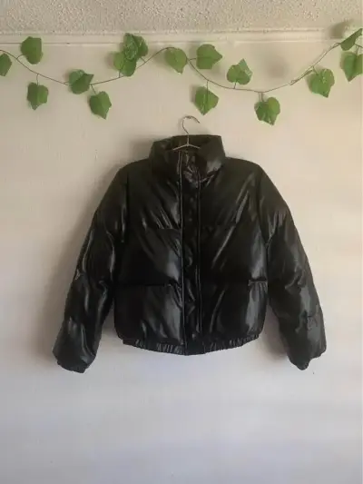 Chaqueta acolchada negra para invierno - miniatura 1