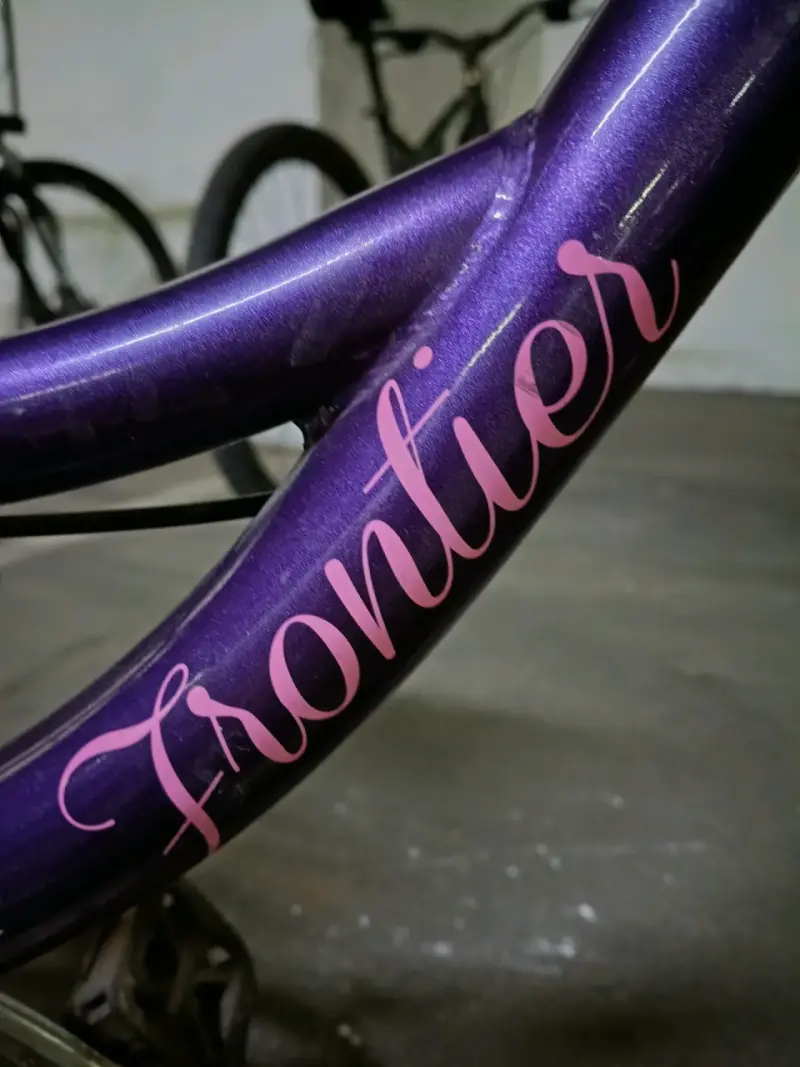Bicicleta urbana morada con canasto Oxford Frontier - 4