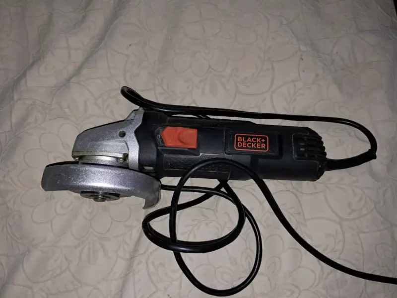 Esmeril Angular Black+Decker en Buen Estado - 1