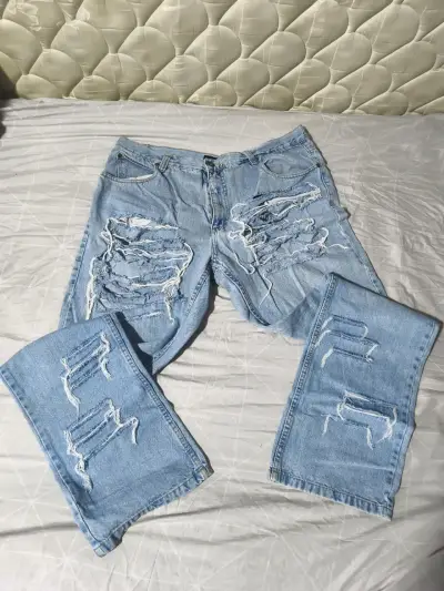 Jeans rasgados de mezclilla azul claro - miniatura 1