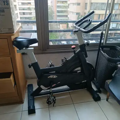 Bicicleta estática de ejercicio para interiores - miniatura 2