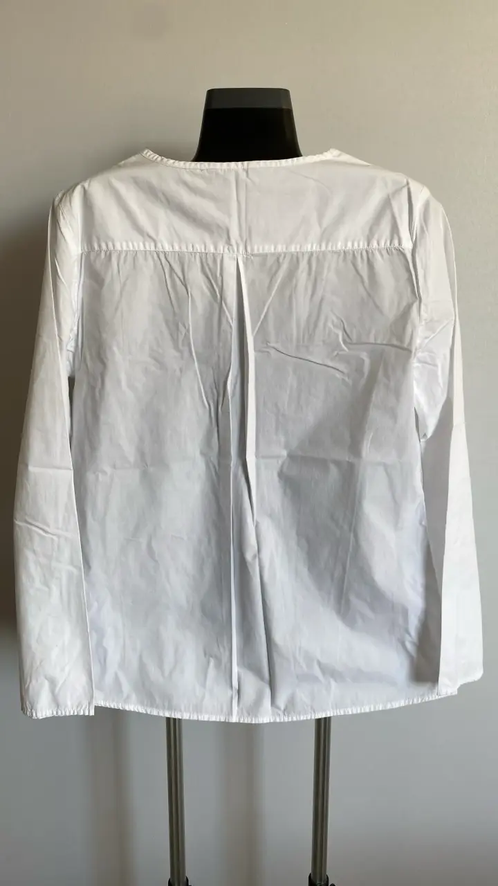 Blusa Blanca Cacharel con Detalles Metálicos - 2