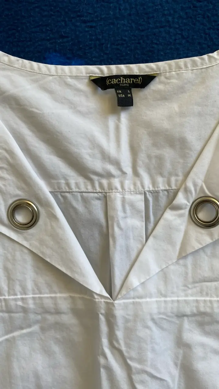 Blusa Blanca Cacharel con Detalles Metálicos - 3