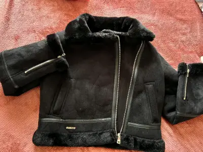 Chaqueta de mujer negra con forro de piel sintéti - miniatura 3