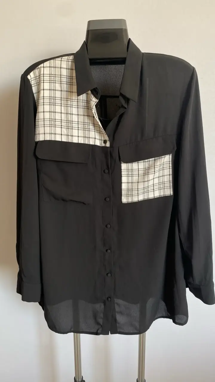 Camisa negra con diseño a cuadros para mujer - 1