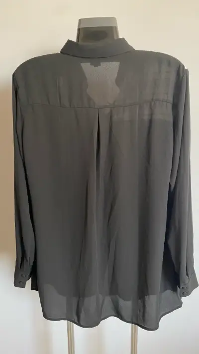 Camisa negra con diseño a cuadros para mujer - miniatura 2