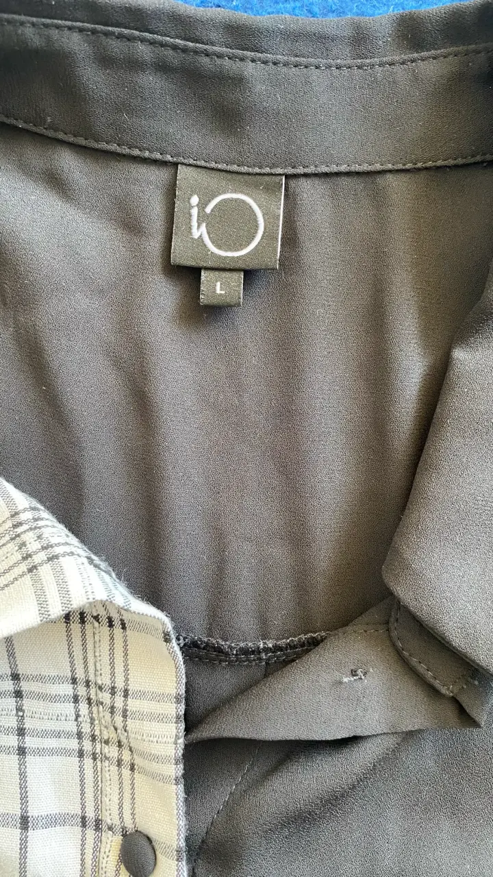 Camisa negra con diseño a cuadros para mujer - 3