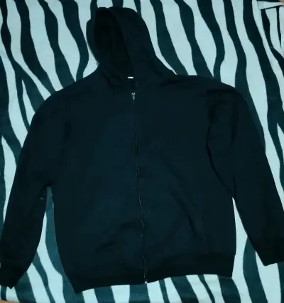 Polerón negro con capucha unisex - miniatura 1