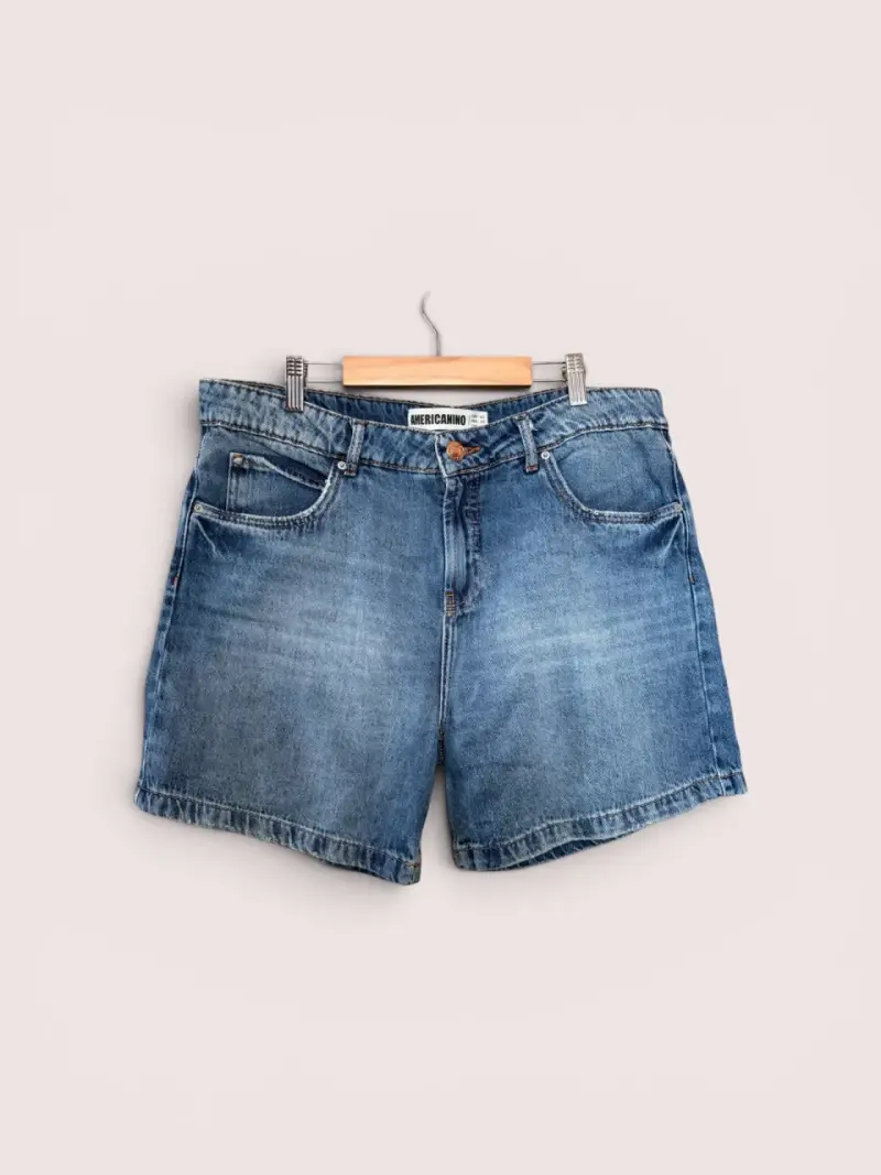 Shorts de mezclilla azul Americano en buen estado