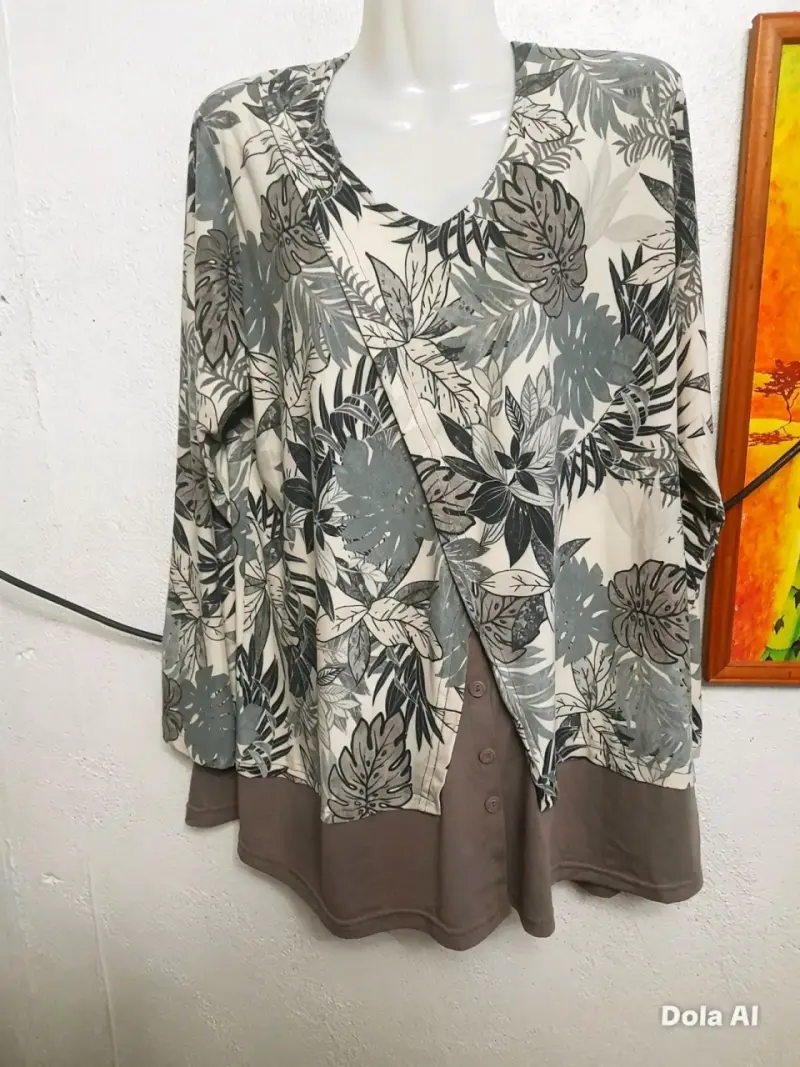 Blusas de mujer con estampados variados - 1