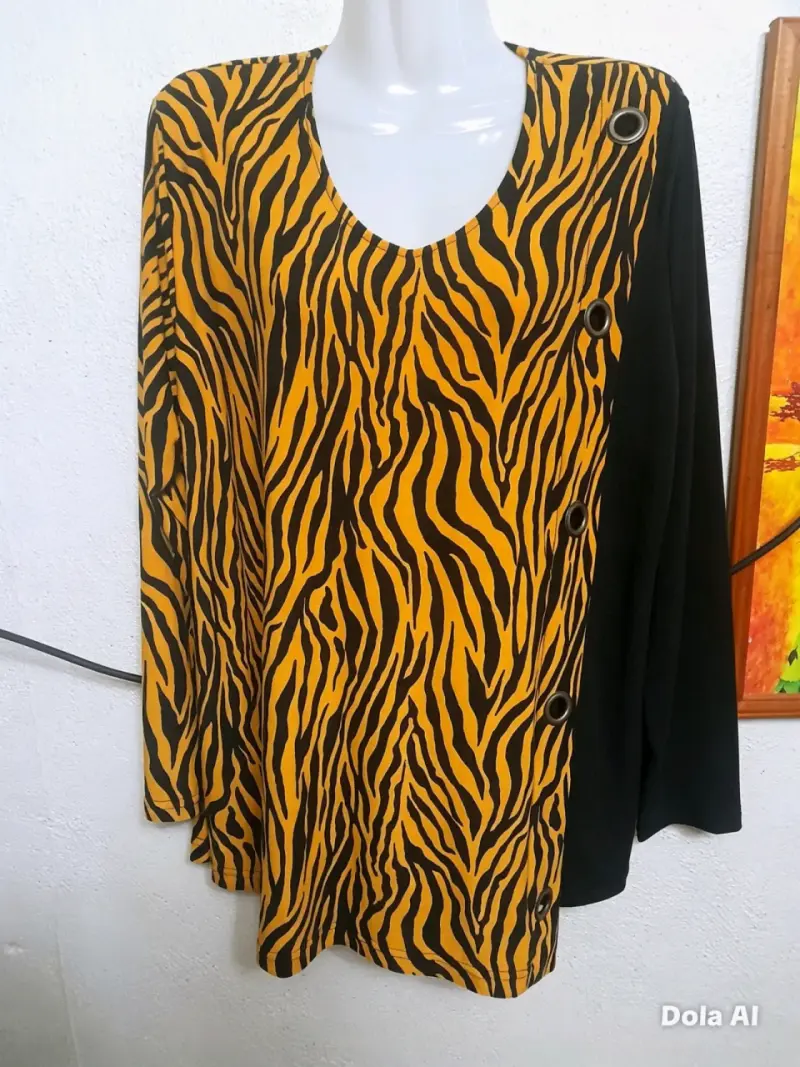 Blusas de mujer con estampados variados - 2
