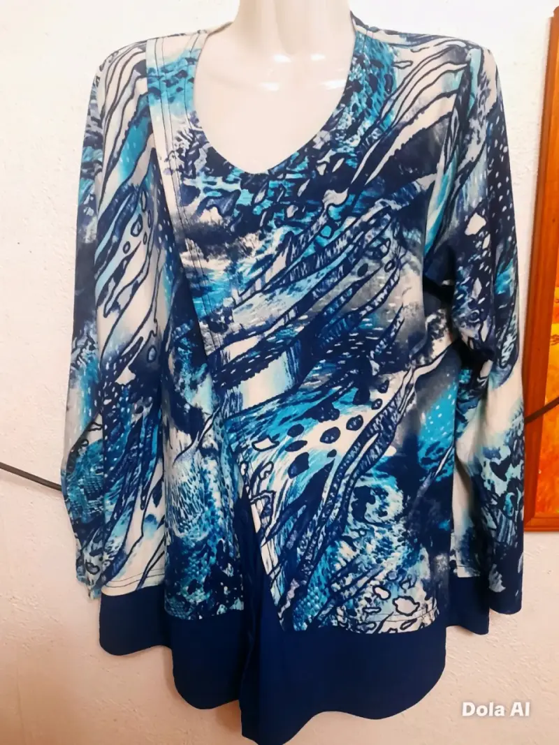 Blusas de mujer con estampados variados - 3