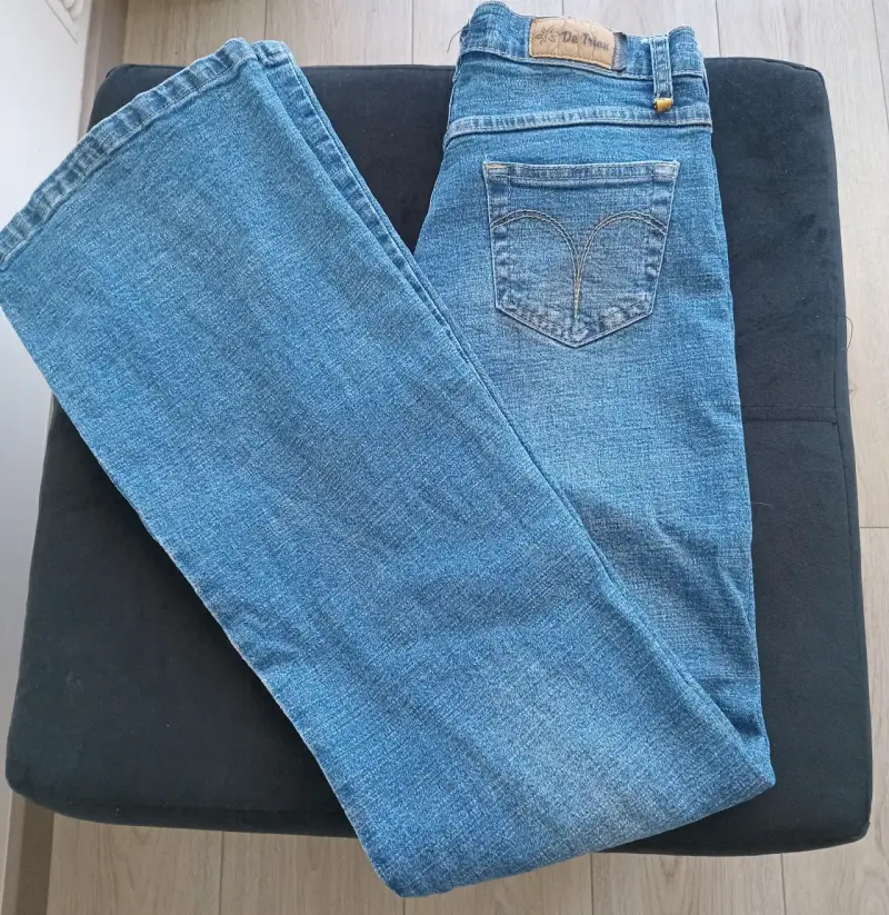 Jeans acampanados de mezclilla azul para mujer - 2
