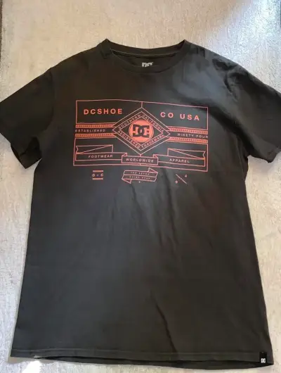 Polera negra DC Shoes - miniatura 1