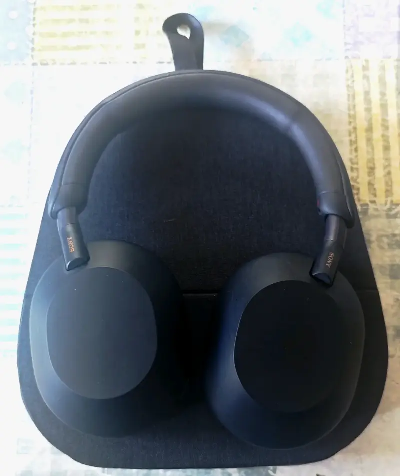 Audífonos Sony WH-1000XM5 con Noise Cancelling - 1